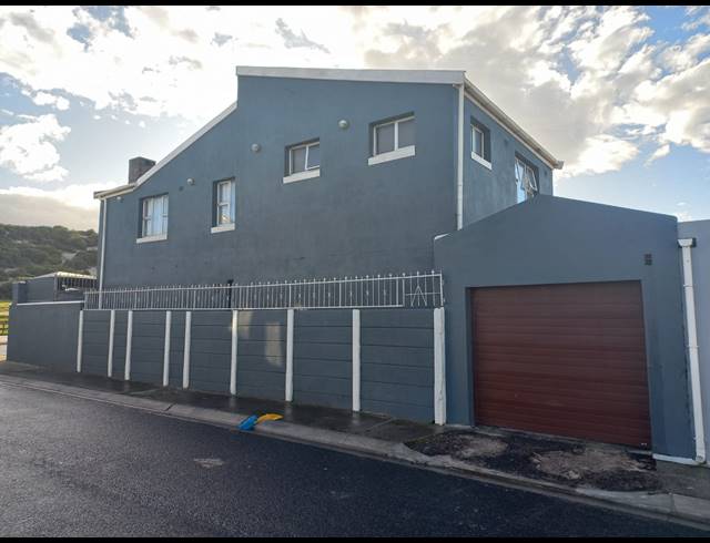 4 BEDROOM HOUSE FOR SALE IN WESTRIDGE